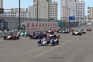 Gunther claims back-to-back wins, Vandoorne crashes