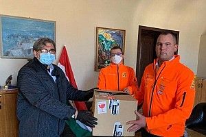 Maszkokkal segít a Gulf Racing Hungary csapata a koronavírus idején