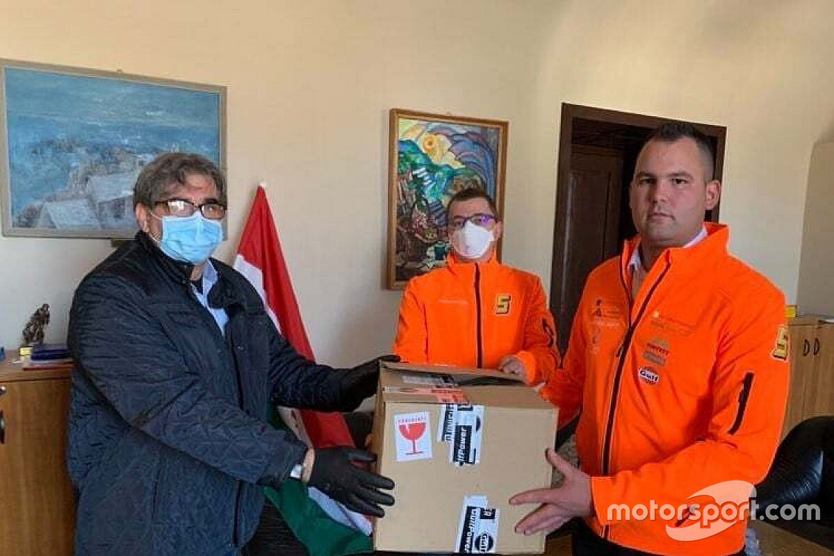 Maszkokkal segít a Gulf Racing Hungary csapata a koronavírus idején