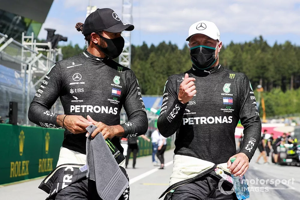Front row starters Lewis Hamilton, Mercedes-AMG Petronas F1, and pole man Valtteri Bottas, Mercedes-AMG Petronas F1, talk after Qualifying