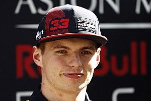 Verstappen gana campeonato, con Canapino en el podio