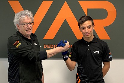 Francesco Pizzi con Van Amersfoort in Formula 4