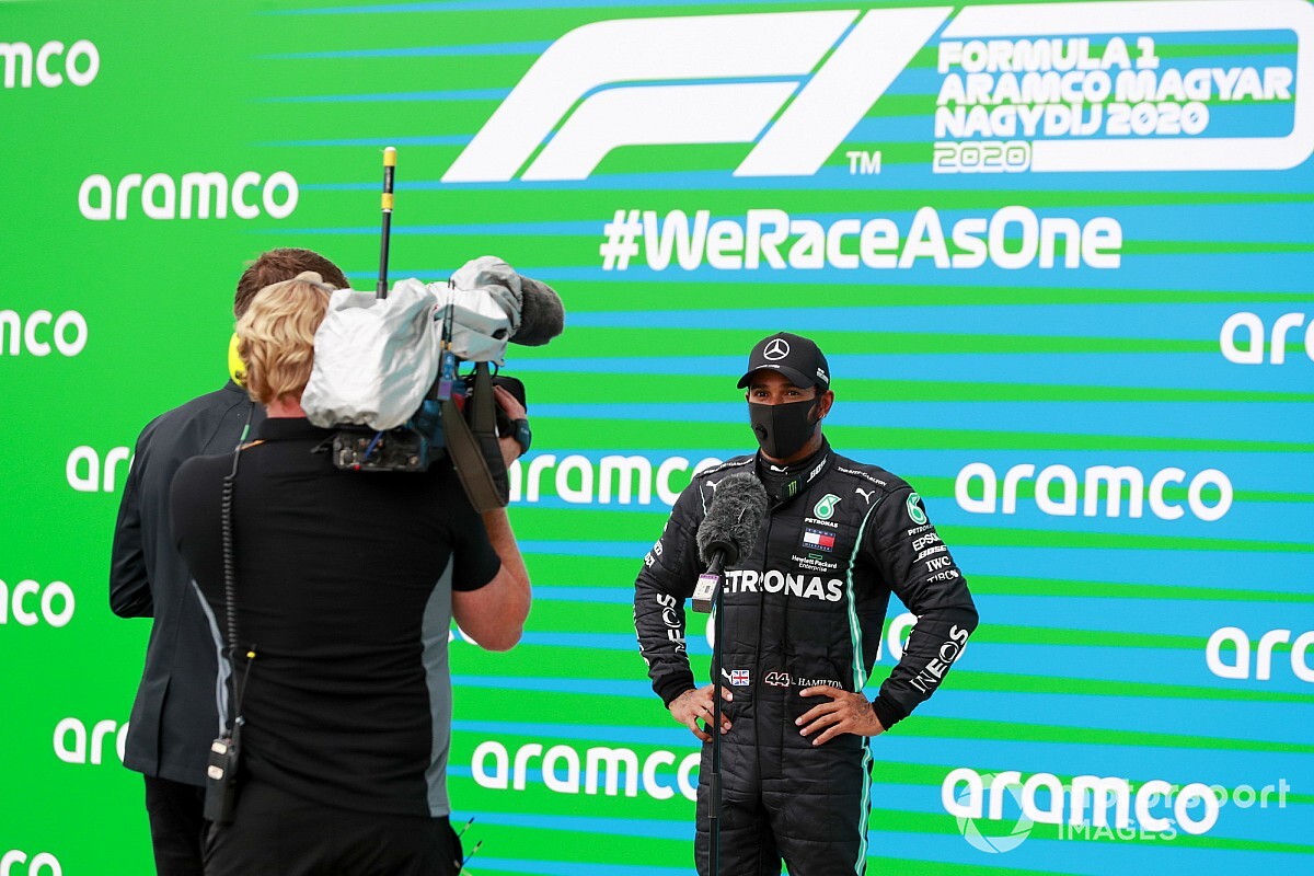 Hamilton valoriza disputa com Bottas após histórica 90ª pole na F1: “Ele não facilita nada para mim”