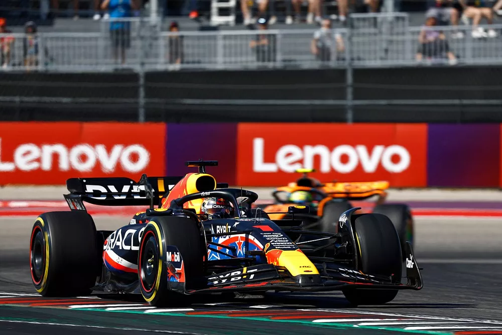 Max Verstappen, Red Bull Racing RB19, Lando Norris, McLaren MCL60