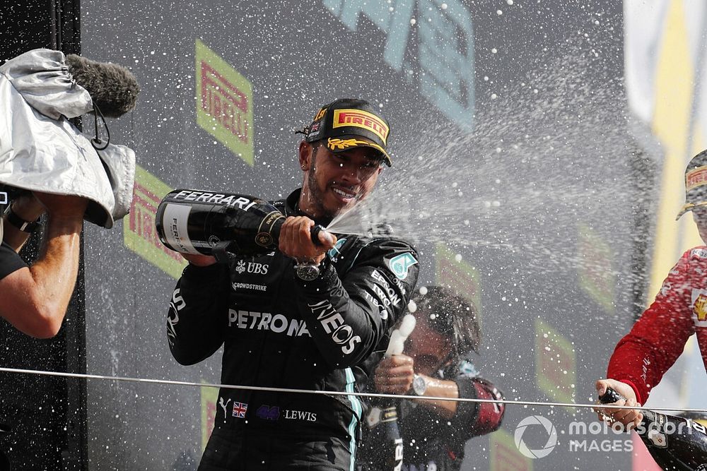 Podio: ganador Lewis Hamilton, Mercedes