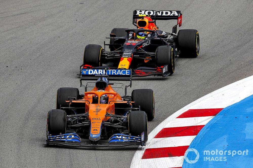 Daniel Ricciardo, McLaren MCL35M, Sergio Perez, Red Bull Racing RB16B