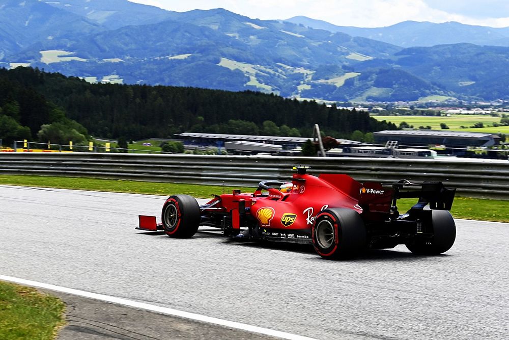 Ferrari попросила Хэмилтона пропустить Сайнса. И он согласился