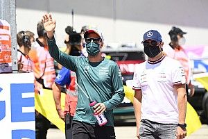 Megszakadt Vettel remek sorozata – a német a forgalmat okolja