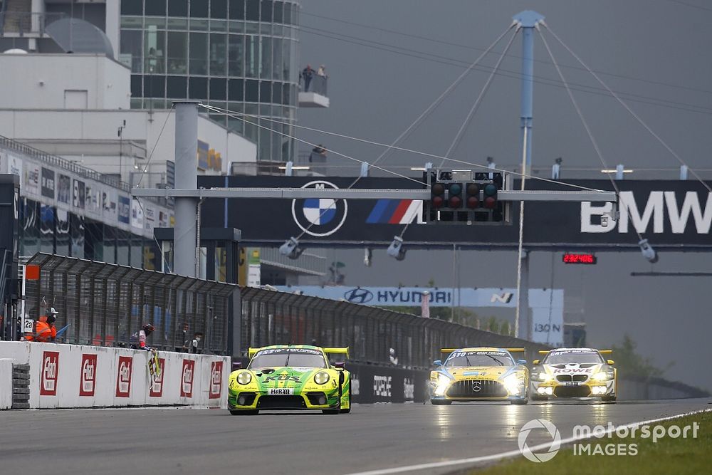 Manthey Porsche wint drastisch ingekorte 24 uur van de Nürburgring