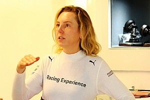 Porsche Cup: Única mulher do grid, Carol Aranha avisa que “não caiu de paraquedas” na pista