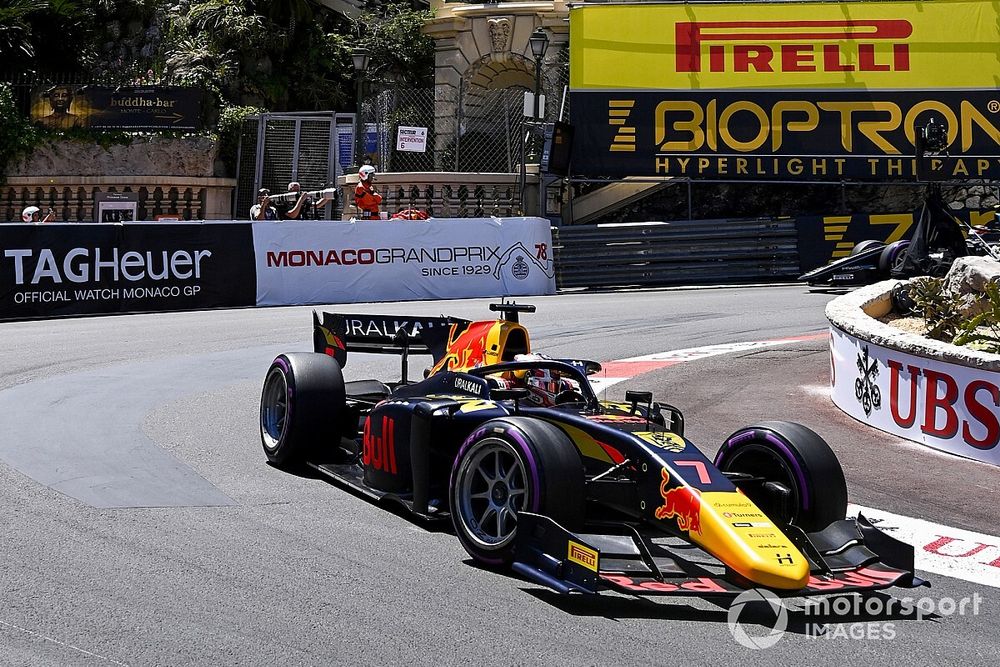 Lawson dominant naar F2-zege op opdrogende baan in Monaco
