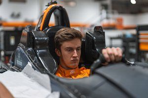 Pourchaire correr&aacute; con McLaren en la IndyCar 2024, menos en la Indy 500