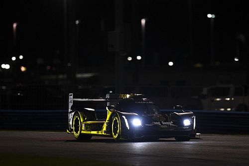 Три экипажа на Cadillac захватили лидерство в «24 часах Дайтоны» на середине гонки