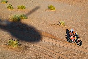 Watch: Rivals stop to help injured rider Sunderland
