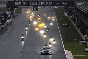 Vídeo: caída de los líderes y cara y cruz para Yamaha en las 8 Horas de Sepang