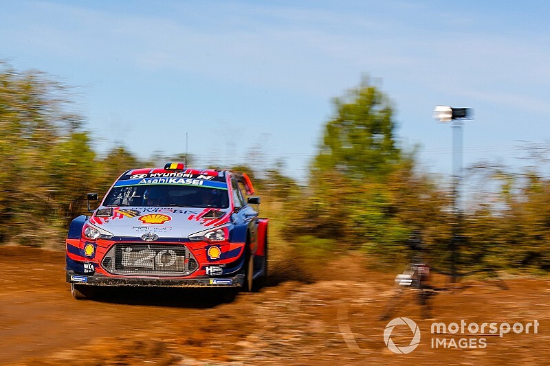 Katalonya WRC: Neuville liderliğe çıktı, Meeke kaza yaptı