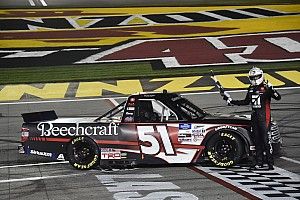 Kyle Busch dominates in Truck Series win at Las Vegas