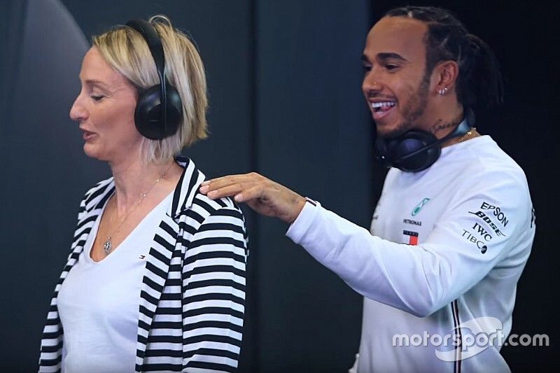 Lewis Hamilton PRANK-je 6 F1-es rajongóval: videó