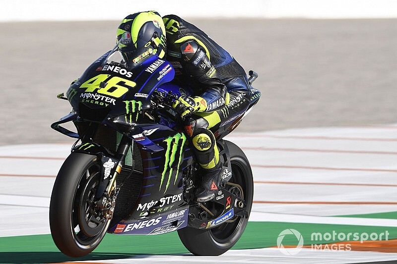 Rossi culpa al frío por sus caídas en Valencia