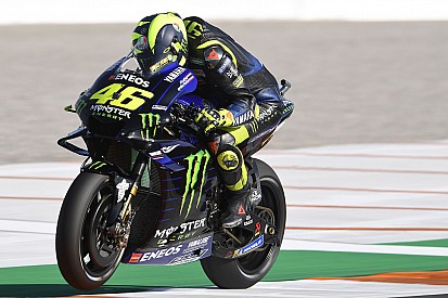 Rossi culpa al frío por sus caídas en Valencia