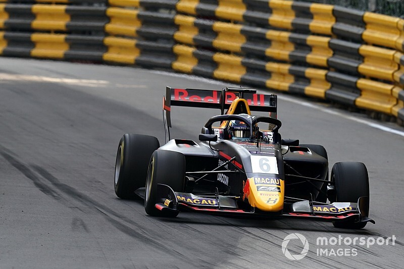 Macau GP: Vips tops crash-shortened practice