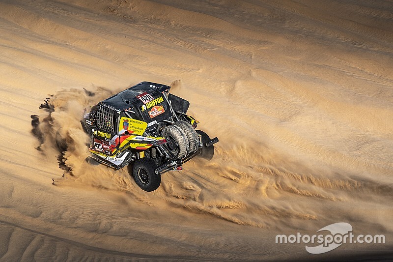 Full laza: borulás a Dakar Ralin, de megy is tovább (videó)