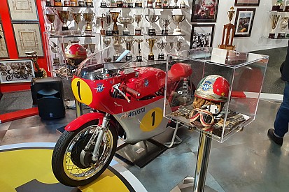 Fotogallery: nella sala dei trofei di Giacomo Agostini