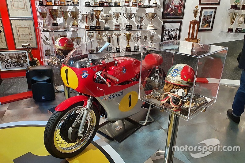 Fotogallery: nella sala dei trofei di Giacomo Agostini