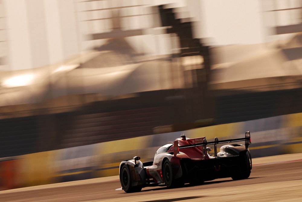 WEC Bahrain 8 Hours: Hartley puts #8 Toyota on top in opening practice