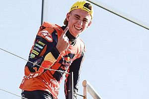 Acosta won Moto3 title because of “family” Ajo KTM team