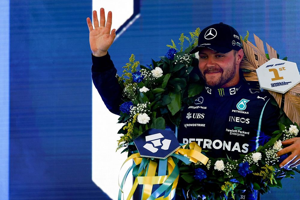 Valtteri Bottas, Mercedes, 1st position, on the podium after the Sprint