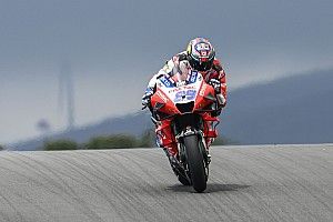 Martín dernier et inquiet des vibrations de sa Ducati