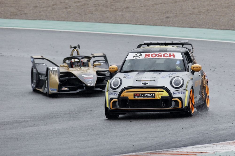 La Safety Car devance Antonio Felix Da Costa, DS Techeetah, DS E-Tense FE21