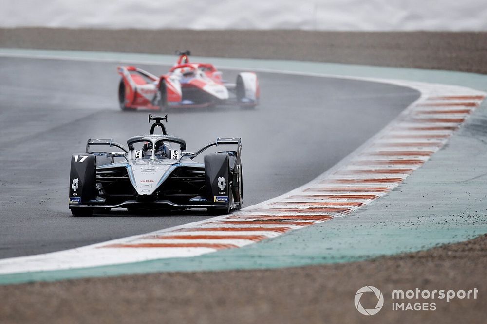 De Vries defends Formula E after chaotic Valencia finish