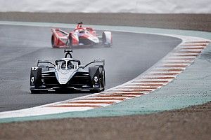 De Vries defends Formula E after chaotic Valencia finish