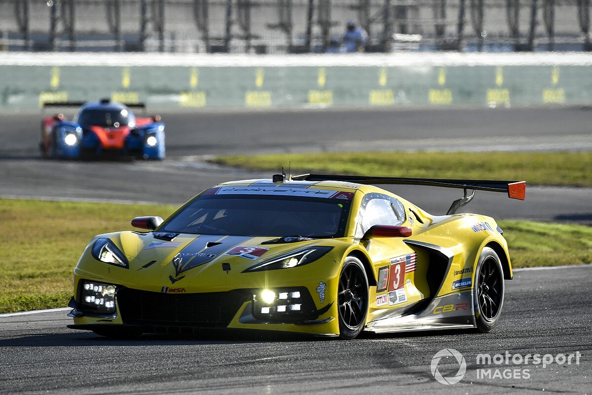 García lidera tras las primeras cuatro horas en Daytona