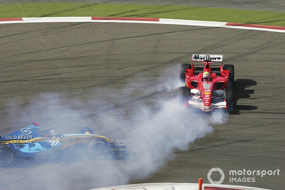 Felipe Massa, Ferrari F248 trompea tras casi accidentarse con Fernando Alonso,  Renault R26