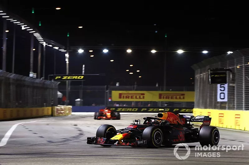 Max Verstappen, Red Bull Racing RB14 ve Sebastian Vettel, Ferrari SF71H