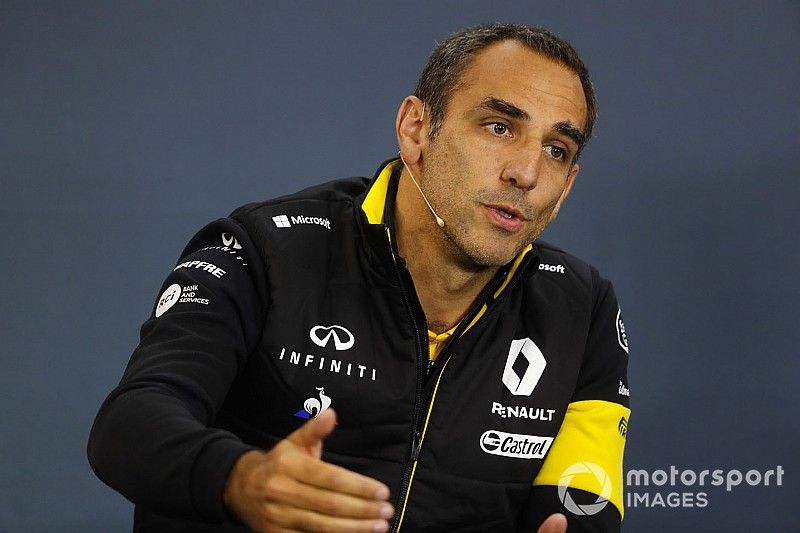 Cyril Abiteboul, Managing Director, Renault Sport F1 Team, in de persconferentie