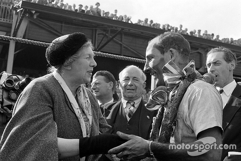 Stirling Moss, Vanwall; Mirabel Topham, Earl Howe