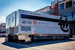 A Haas csak a Szingapúri Nagydíj előtt dönt a Rich Energy sorsáról
