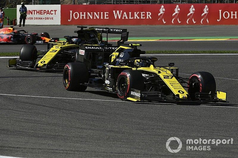 Nico Hulkenberg, Renault F1 Team R.S. 19, devant Daniel Ricciardo, Renault F1 Team R.S.19