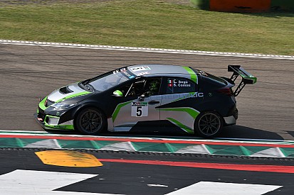Stefano Comini alla partenza delle gare TCR Italia a Imola