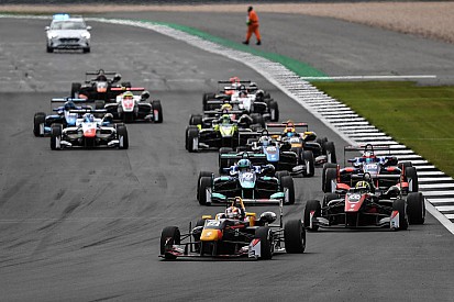 Toshiki Oyu domina a Silverstone al debutto in Euroformula Open