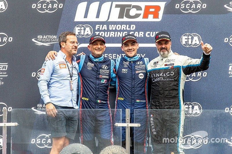 Podio: Il vincitore della gara Norbert Michelisz, BRC Hyundai N Squadra Corse Hyundai i30 N TCR, secondo classificato Gabriele Tarquini, BRC Hyundai N Squadra Corse Hyundai i30 N TCR, terzo classificato Yvan Muller, Cyan Racing Lynk & Co 03 TCR