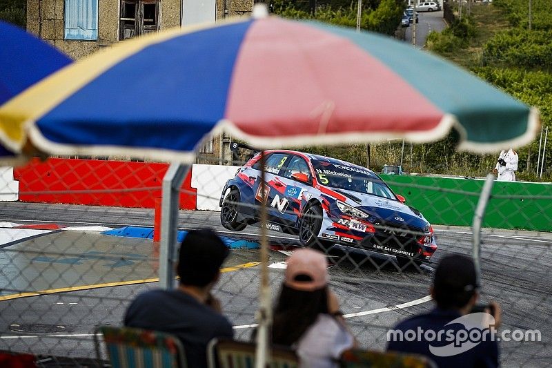 Gran victoria de Michelisz en Vila Real