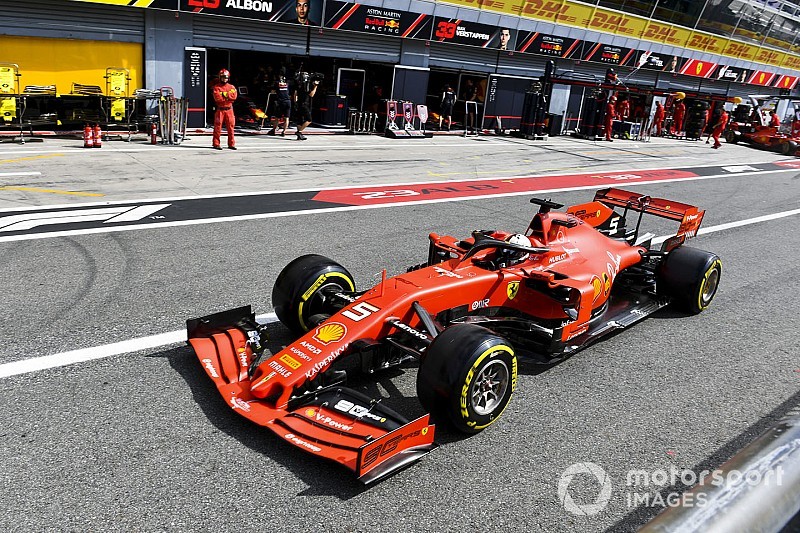 Videón, ahogy Vettel azonnal odamegy Strollhoz Monzában