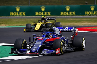 Albon a motor miatt kényszerült egy kiállásra