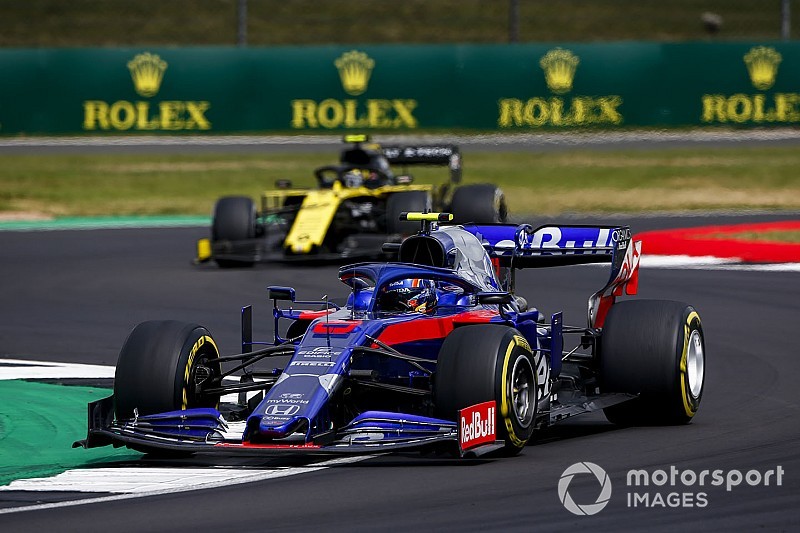 Albon a motor miatt kényszerült egy kiállásra