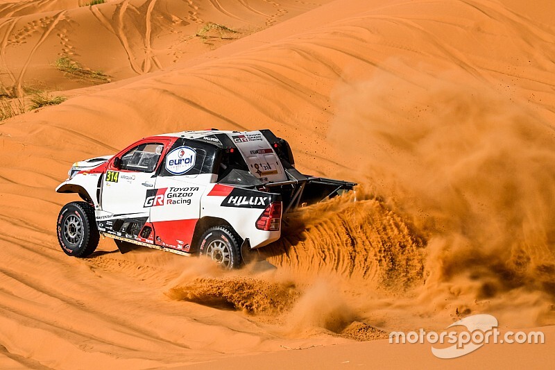 El último test de Alonso previo al Dakar: Abu Dhabi y muchas dunas